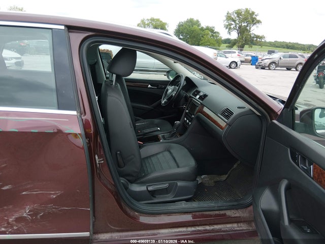 2012 Volkswagen Passat 2.5l Sel მანქანა იყიდება აუქციონზე, vin: 1VWCP7A32CC037724, აუქციონის ნომერი: 45609139