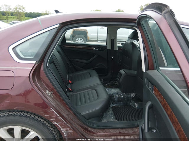 2012 Volkswagen Passat 2.5l Sel მანქანა იყიდება აუქციონზე, vin: 1VWCP7A32CC037724, აუქციონის ნომერი: 45609139