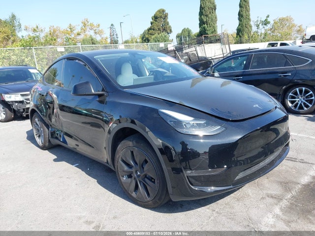 Tesla Model Y Long Range Dual Motor All-wheel Drive 2024 7SAYGDEE3RF004443 main image