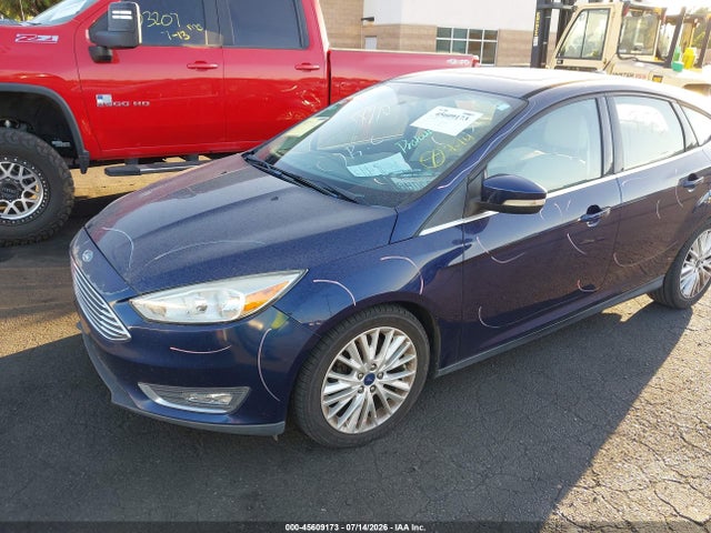 Ford Focus Titanium 2017 1FADP3N26HL279737 Image 2