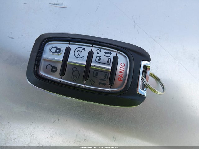 Chrysler Pacifica 35th Anniversary Limited 2019 2C4RC1GG2KR746322 Image 11