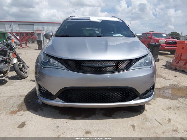 Chrysler Pacifica 35th Anniversary Limited 2019 2C4RC1GG2KR746322 Image 12