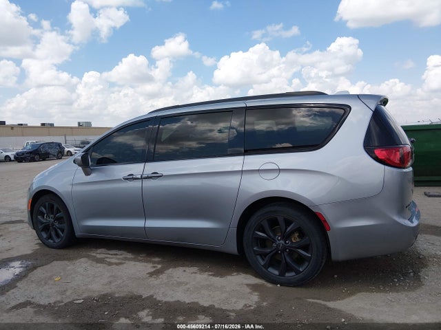 Chrysler Pacifica 35th Anniversary Limited 2019 2C4RC1GG2KR746322 Image 14
