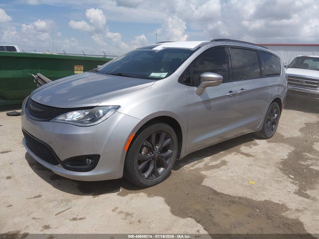 Chrysler Pacifica 35th Anniversary Limited 2019 2C4RC1GG2KR746322 Image 2
