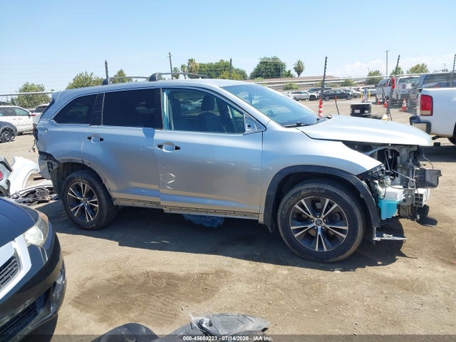 Toyota Highlander Le 2018 5TDZARFH6JS038272 Image 14