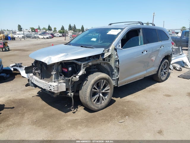 Продажа на аукционе авто 2018 Toyota Highlander Le, vin: 5TDZARFH6JS038272, номер лота: 45609223