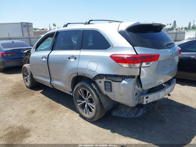 Toyota Highlander Le 2018 5TDZARFH6JS038272 Image 3