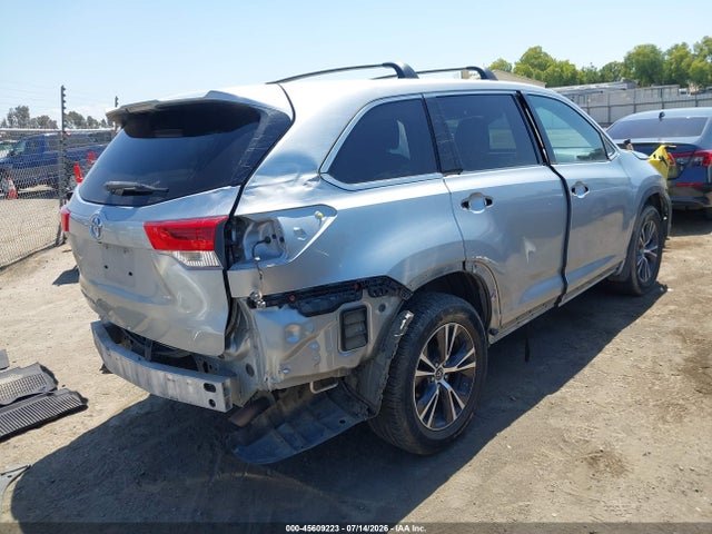 Toyota Highlander Le 2018 5TDZARFH6JS038272 Image 4