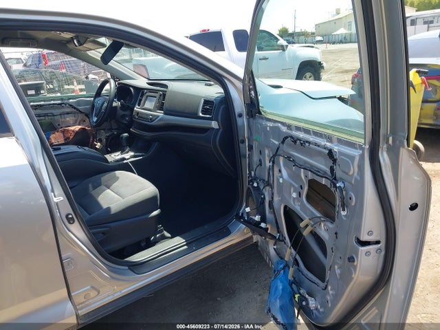 Toyota Highlander Le 2018 5TDZARFH6JS038272 Image 5