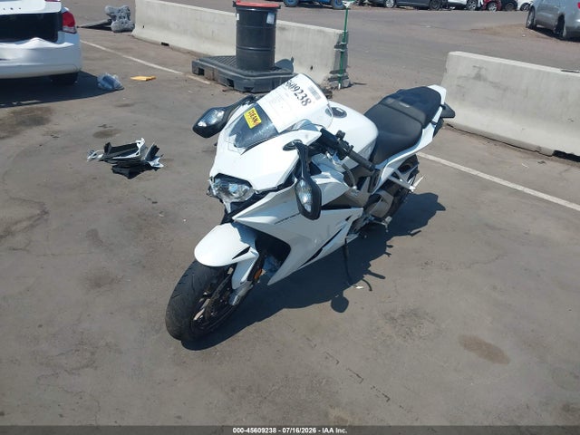Honda Vfr800 F 2014 JH2RC7950EK000430 Image 2