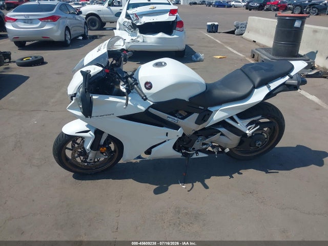 Honda Vfr800 F 2014 JH2RC7950EK000430 Image 14