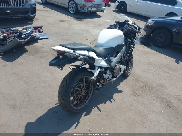 Honda Vfr800 F 2014 JH2RC7950EK000430 Image 4