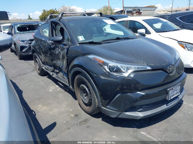 Toyota C-HR LE 2019 JTNKHMBX4K1033353 главное изображение