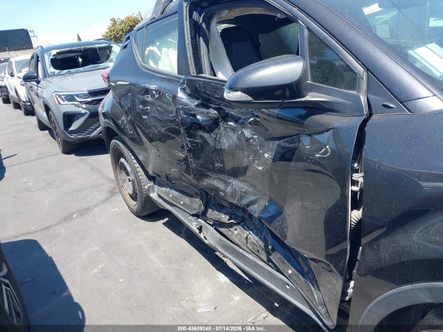 JTNKHMBX4K1033353 Toyota C-HR LE