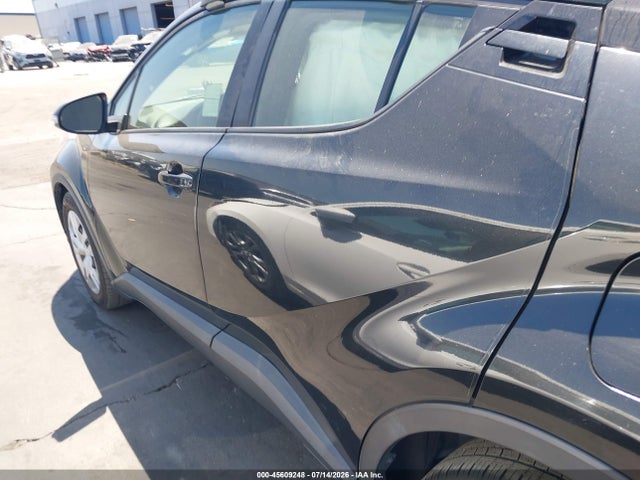 JTNKHMBX4K1033353 Toyota C-HR LE