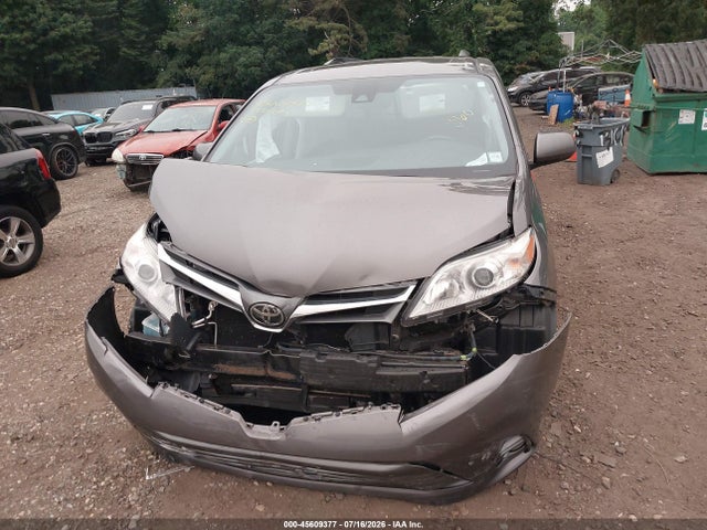 2018 Toyota Sienna Xle 7 Passenger მანქანა იყიდება აუქციონზე, vin: 5TDDZ3DCXJS207068, აუქციონის ნომერი: 45609377