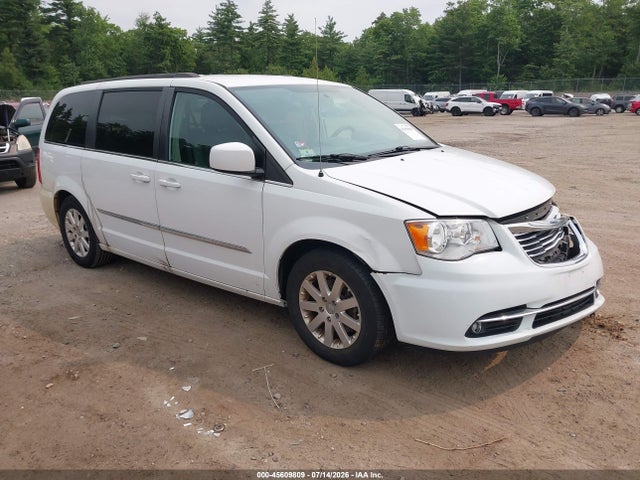 2015 Chrysler Town & Country Touring მანქანა იყიდება აუქციონზე, vin: 2C4RC1BG3FR521789, აუქციონის ნომერი: 45609809