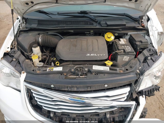 2015 Chrysler Town & Country Touring მანქანა იყიდება აუქციონზე, vin: 2C4RC1BG3FR521789, აუქციონის ნომერი: 45609809