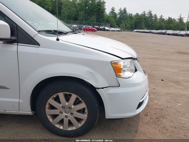 2015 Chrysler Town & Country Touring მანქანა იყიდება აუქციონზე, vin: 2C4RC1BG3FR521789, აუქციონის ნომერი: 45609809