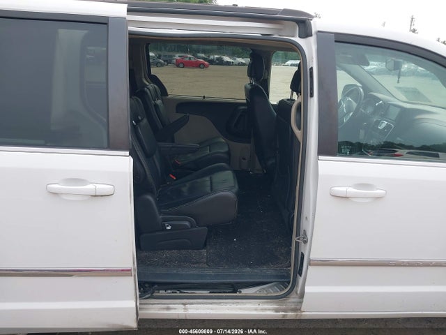 2015 Chrysler Town & Country Touring მანქანა იყიდება აუქციონზე, vin: 2C4RC1BG3FR521789, აუქციონის ნომერი: 45609809
