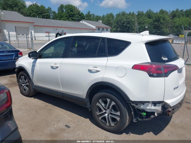 JTMBFREV7JJ723257 Toyota RAV4 LE