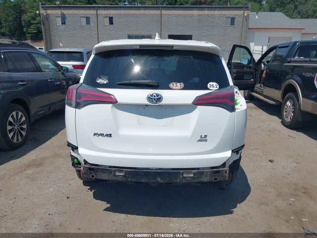 JTMBFREV7JJ723257 Toyota RAV4 LE