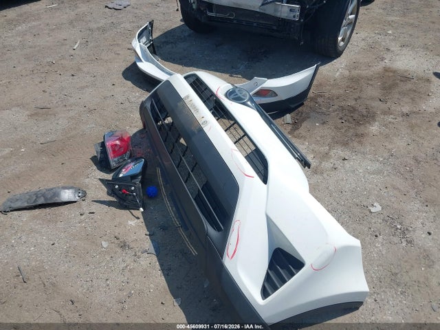 JTMBFREV7JJ723257 Toyota RAV4 LE