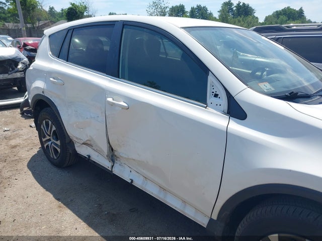 JTMBFREV7JJ723257 Toyota RAV4 LE