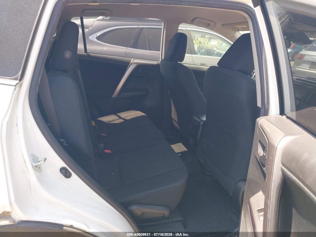 JTMBFREV7JJ723257 Toyota RAV4 LE