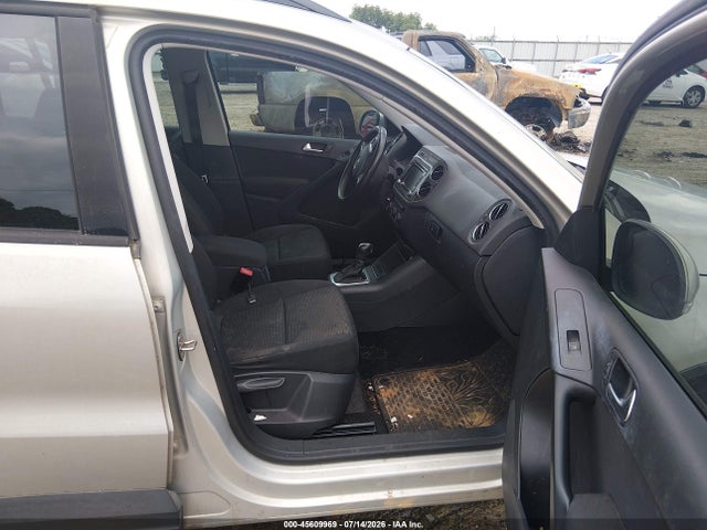 Продаж на аукціоні авто 2015 Volkswagen Tiguan S, vin: WVGAV7AX4FW615923, номер лоту: 45609969