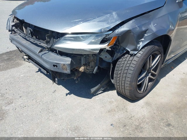 45610073 :رقم المزاد ، 3VWD07AJ9FM282689 vin ، 2015 Volkswagen Jetta 1.8t Se مزاد بيع