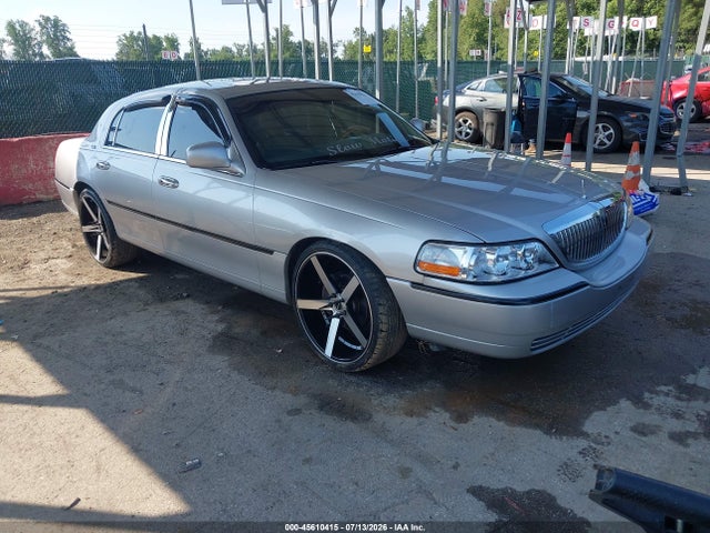 Продаж на аукціоні авто 2007 Lincoln Town Car Signature Limited, vin: 1LNHM82W17Y628826, номер лоту: 45610415