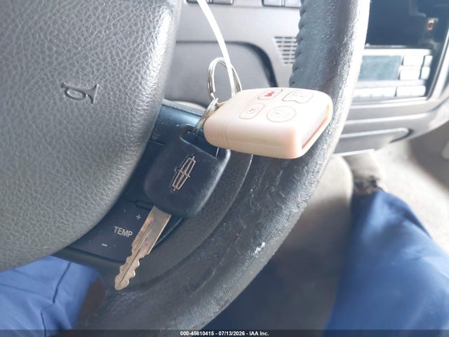 Продажа на аукционе авто 2007 Lincoln Town Car Signature Limited, vin: 1LNHM82W17Y628826, номер лота: 45610415