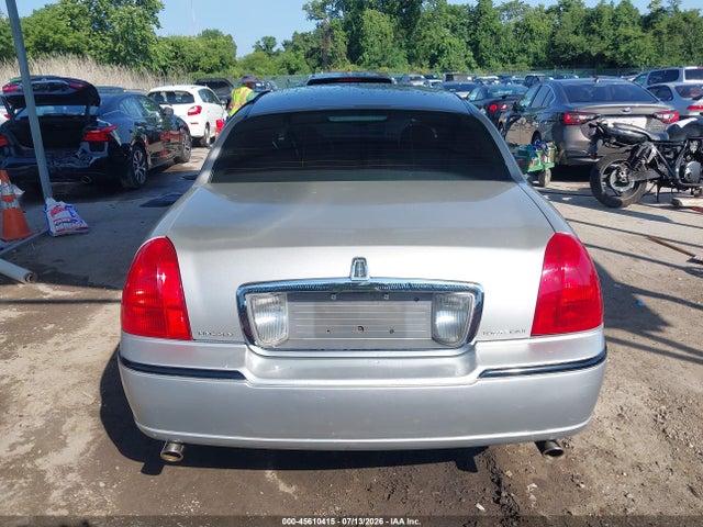 Продажа на аукционе авто 2007 Lincoln Town Car Signature Limited, vin: 1LNHM82W17Y628826, номер лота: 45610415