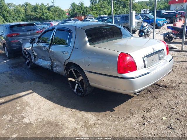 Продажа на аукционе авто 2007 Lincoln Town Car Signature Limited, vin: 1LNHM82W17Y628826, номер лота: 45610415