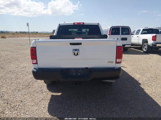 1C6RR6KG4JS303631 RAM 1500 Tradesman 4x2 5&#039;7 Box