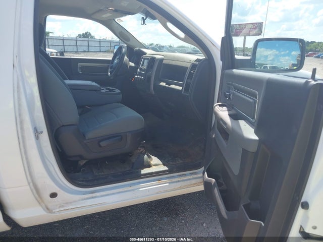 3C6JR6AG5HG675141 RAM 1500 Tradesman 4x2 6&#039;4 Box