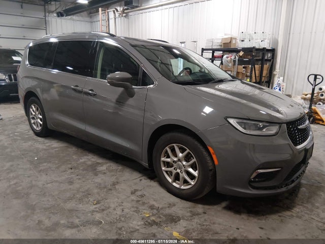 Auction sale of the 2022 Chrysler Pacifica Touring L, vin: 2C4RC1BG1NR198888, lot number: 45611295