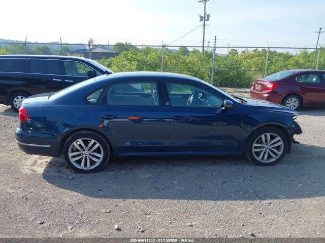 Продаж на аукціоні авто 2019 Volkswagen Passat 2.0t Wolfsburg Edition, vin: 1VWLA7A37KC003987, номер лоту: 45611333