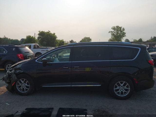 Продажа на аукционе авто 2020 Chrysler Pacifica Touring L, vin: 2C4RC1BG4LR149813, номер лота: 45611478