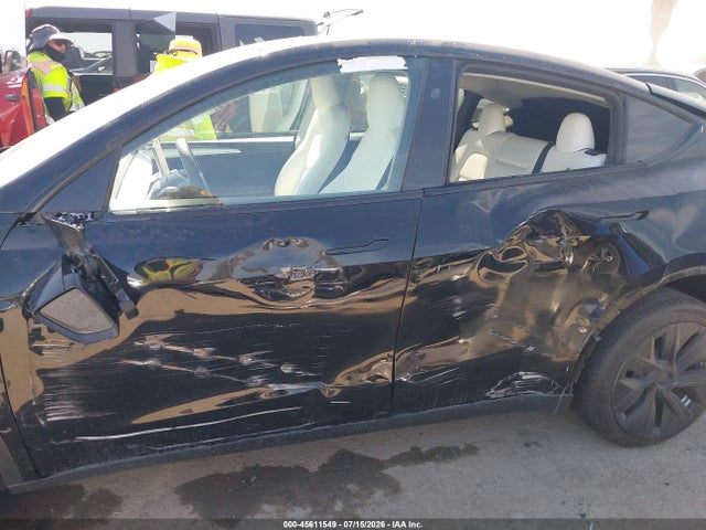 2024 Tesla Model Y Long Range Dual Motor All-wheel Drive მანქანა იყიდება აუქციონზე, vin: 7SAYGDEE6RA247869, აუქციონის ნომერი: 45611549