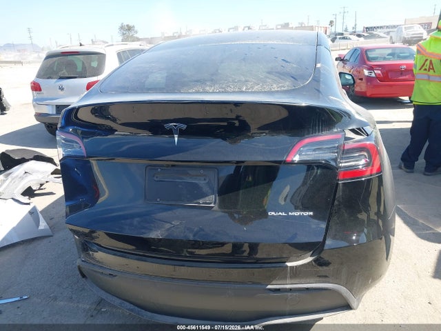 2024 Tesla Model Y Long Range Dual Motor All-wheel Drive მანქანა იყიდება აუქციონზე, vin: 7SAYGDEE6RA247869, აუქციონის ნომერი: 45611549