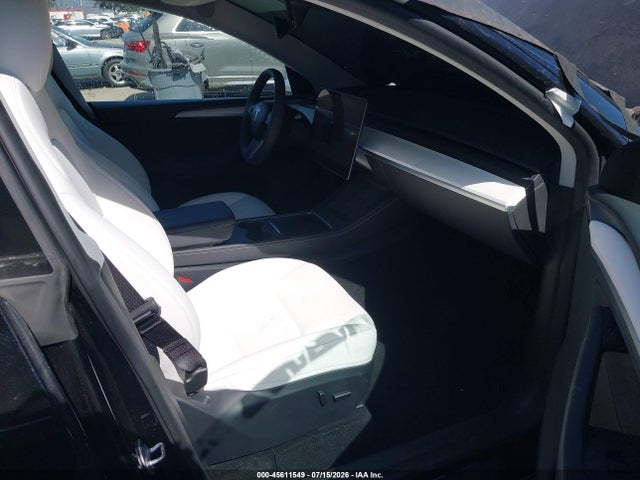 2024 Tesla Model Y Long Range Dual Motor All-wheel Drive მანქანა იყიდება აუქციონზე, vin: 7SAYGDEE6RA247869, აუქციონის ნომერი: 45611549