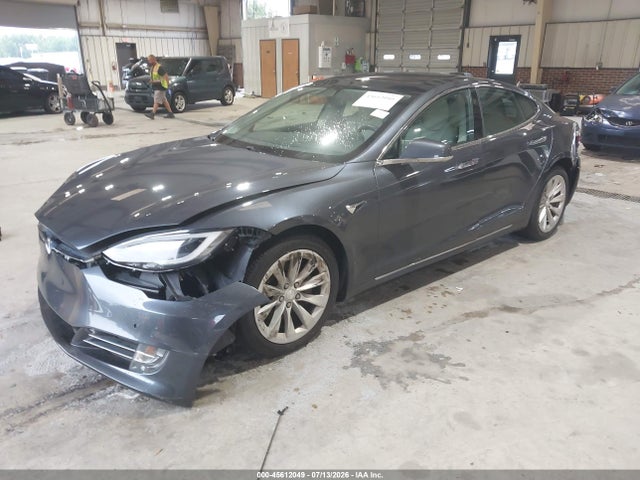 45612049 :رقم المزاد ، 5YJSA1E26JF269368 vin ، 2018 Tesla Model S 100d/75d/p100d مزاد بيع