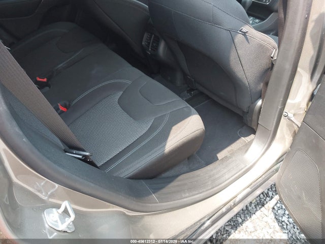 1C4PJMCB1KD343637 Jeep Cherokee Latitude 4x4