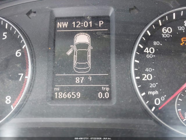 2014 Volkswagen Passat 1.8t Se მანქანა იყიდება აუქციონზე, vin: 1VWBS7A38EC084348, აუქციონის ნომერი: 45612731