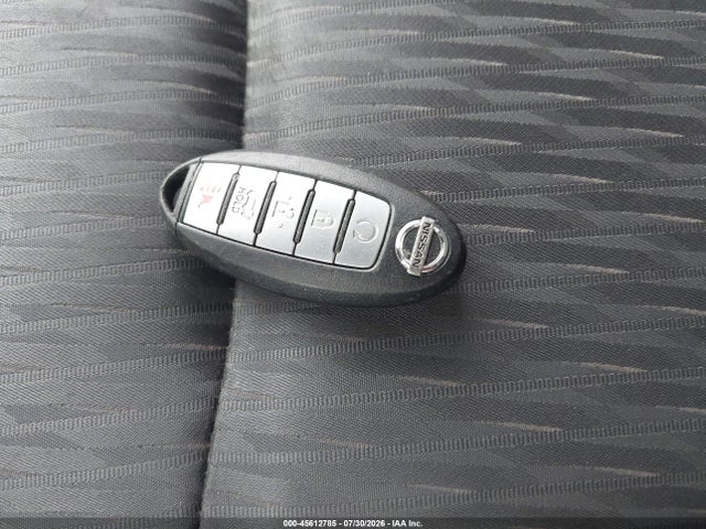 JN8AT2MV0HW273921 Nissan ROGUE SV