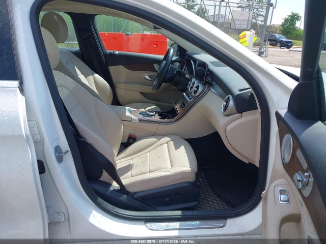 45612878 :رقم المزاد ، W1KWF8EB5MR626202 vin ، 2021 Mercedes-benz C 300 4matic مزاد بيع