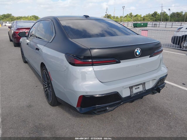 BMW 760i Xdrive 2024 WBA33EJ05RCR72167 Image 3