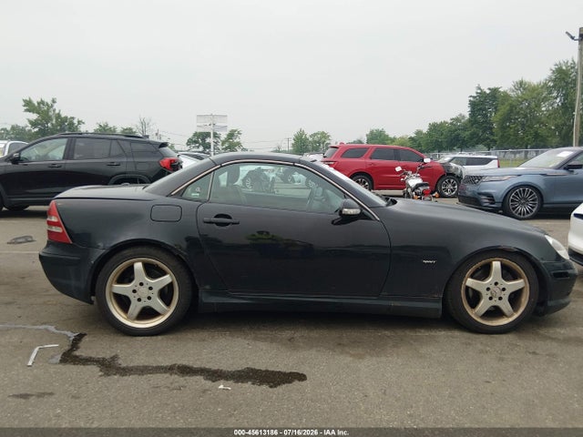 45613186 :رقم المزاد ، WDBKK65F32F247143 vin ، 2002 Mercedes-benz Slk 320 مزاد بيع
